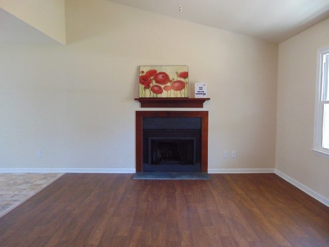 Foto del edificio - 331 McCotter Blvd