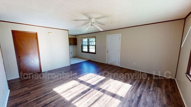 Building Photo - 218 Oakway Ave