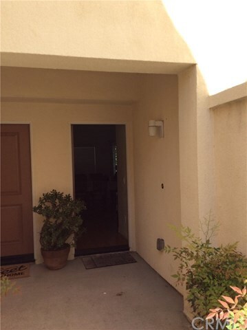 Foto del edificio - 1556 W Katella Ave