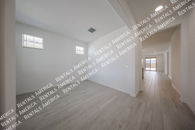 Foto del edificio - 8725 W Windsor Blvd