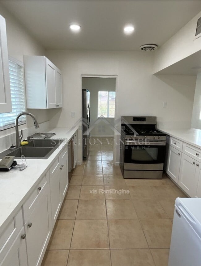 Foto del edificio - 2556 S Noble St