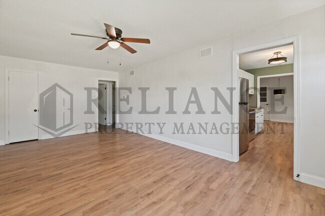 Foto del edificio - 2808 S Glenn Ave