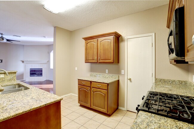 Foto del edificio - 3507 Tamarack Dr