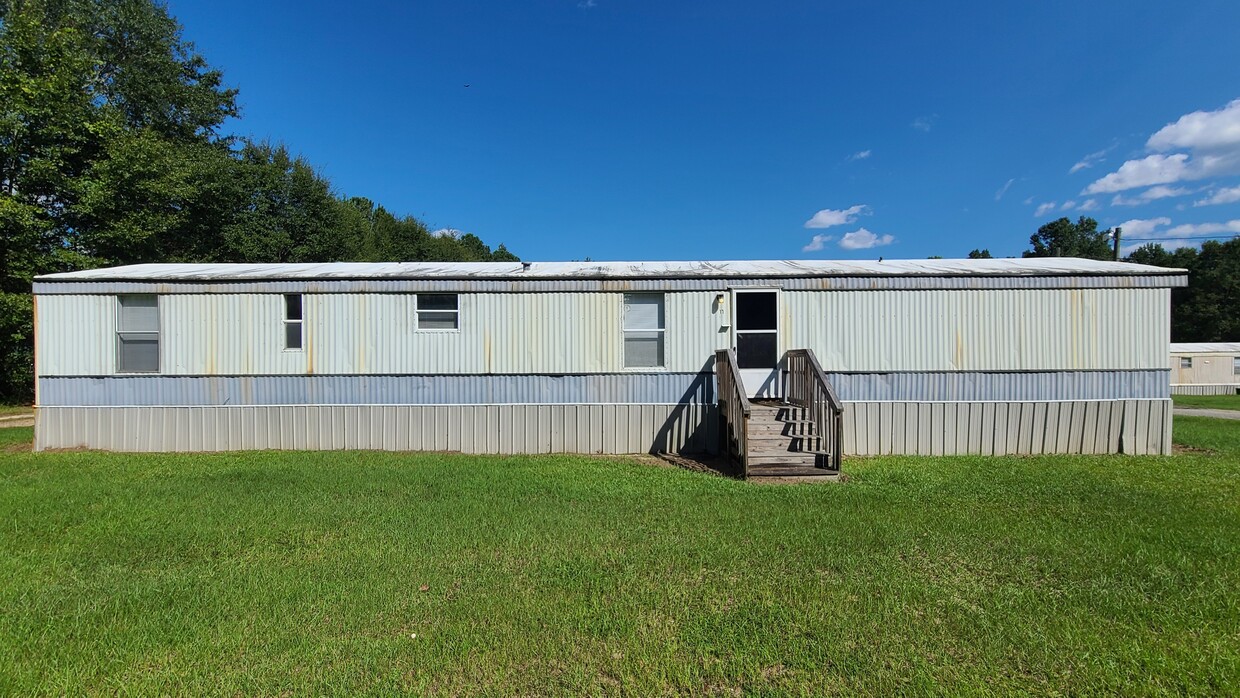 Primary Photo - 17 Saturn Ln