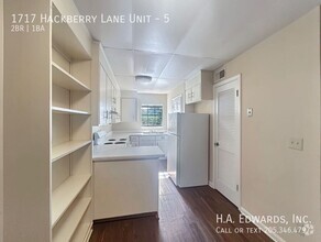 Building Photo - 1717 Hackberry Ln