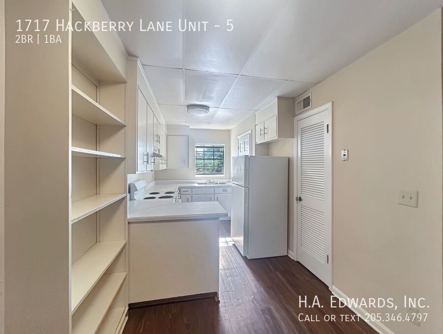 Primary Photo - 1717 Hackberry Ln