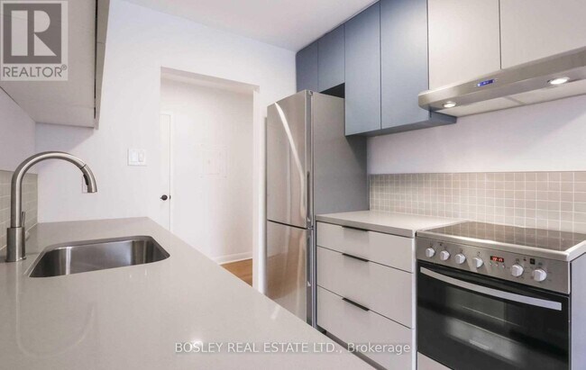 Photo du bâtiment - 555 Birchmount Rd