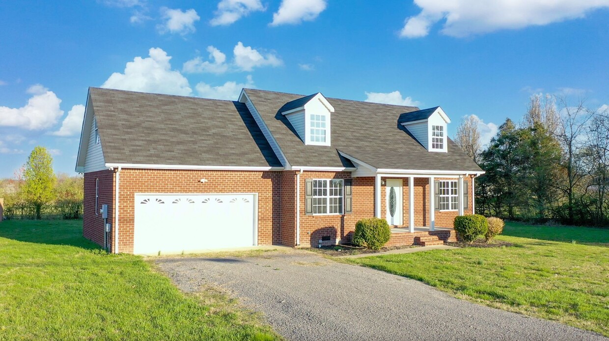 Primary Photo - Beautiful Brick 3 Bed 2 Bath Home Just Min...
