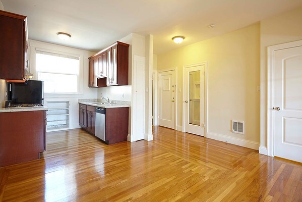 Building Photo - 470 14th St