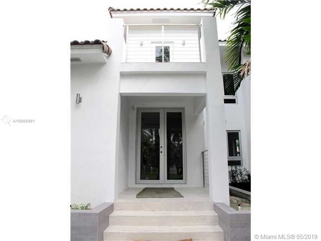 Building Photo - 243 Palm Ave