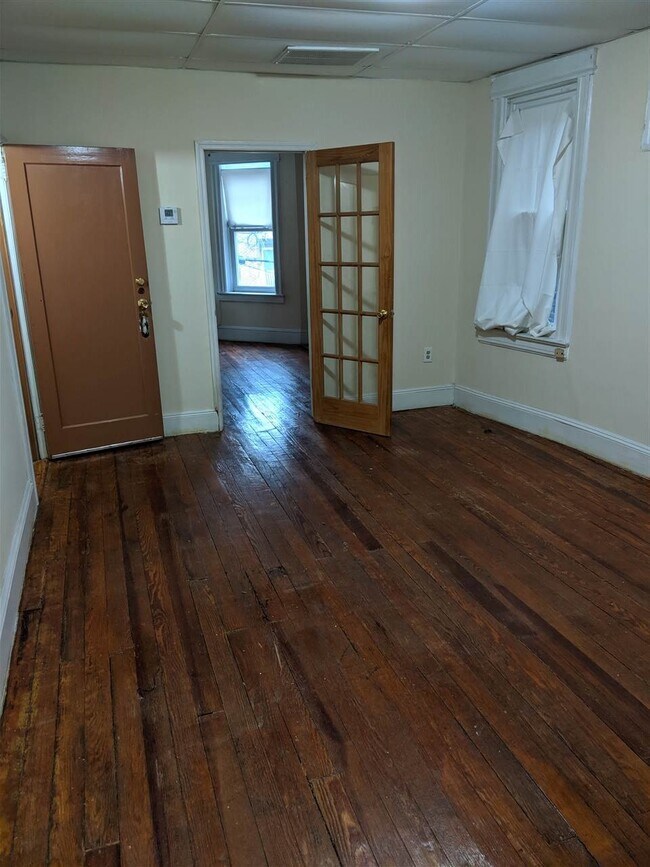 Building Photo - 282 Ege Ave