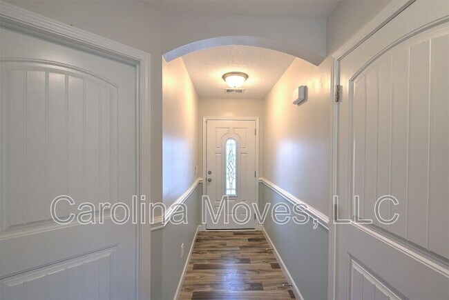 Building Photo - 1303 Lindale Pl