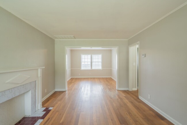 Building Photo - Cozy 2 Bedroom 1 Bathroom Home In Kendall-...