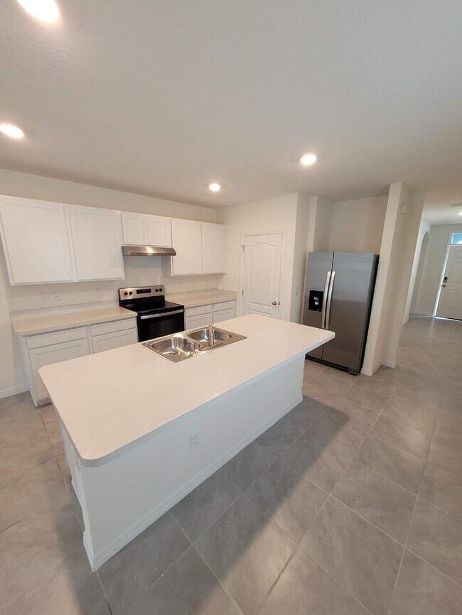 Foto del edificio - 488 Lily Ln