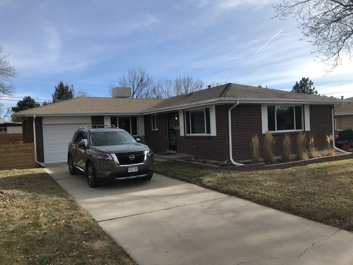 Foto principal - 6140 Dudley St