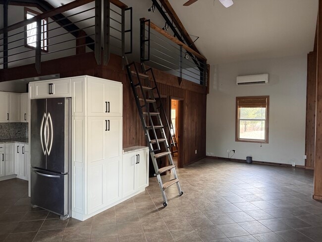 Building Photo - 11923 Fuller Rd