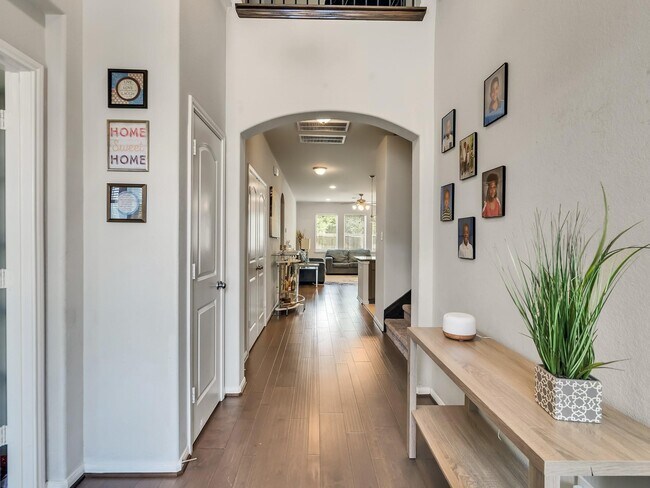 Building Photo - 26922 Skylark Blf Trl