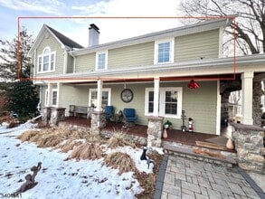 Building Photo - 24 Sycamore St