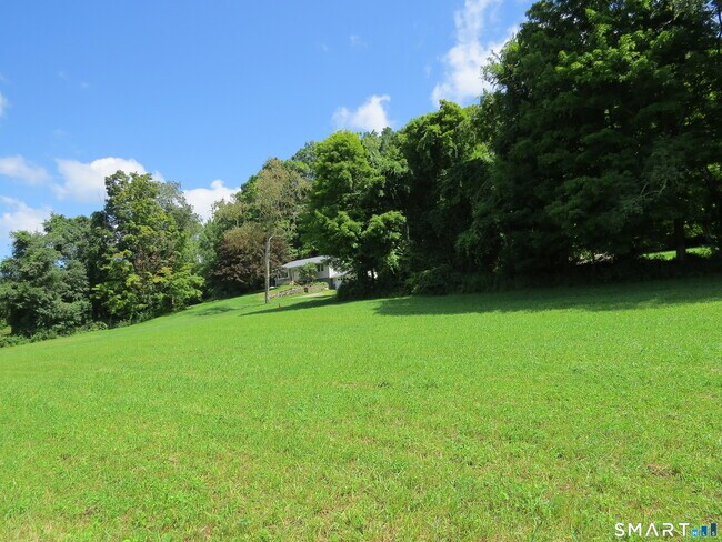 Foto del edificio - 211 Kent Hollow Rd