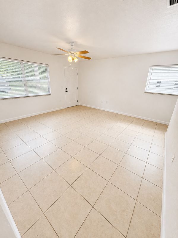 Building Photo - 1632-1632 NE 71ST PLACE