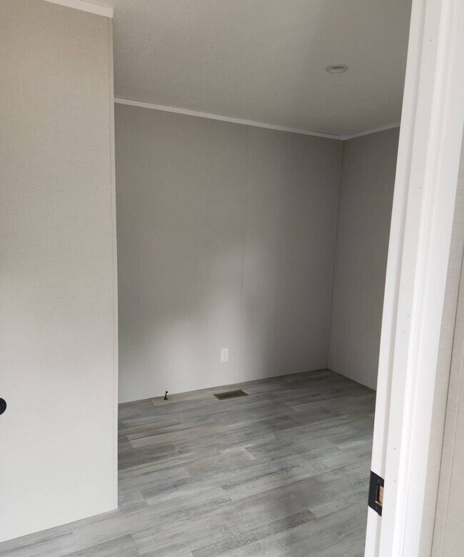Building Photo - 18 Landrey Dr