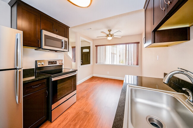Building Photo - Vineyard Townhomes