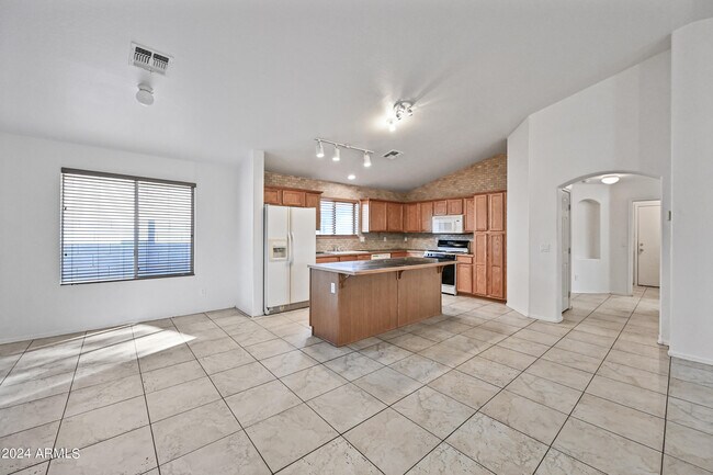 Building Photo - 15110 N 140th Ave