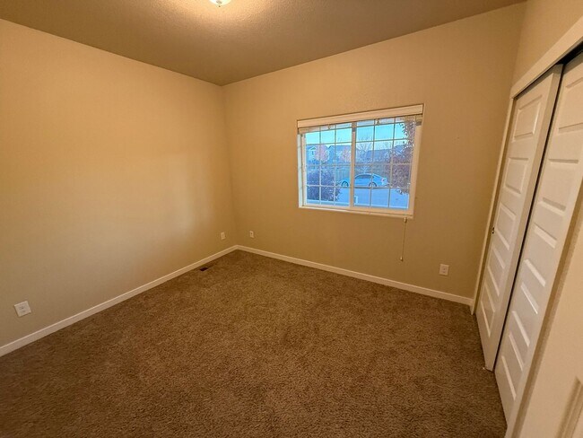 Foto del edificio - Spacious Modern 5-Bedroom Ranch Home in Hi...