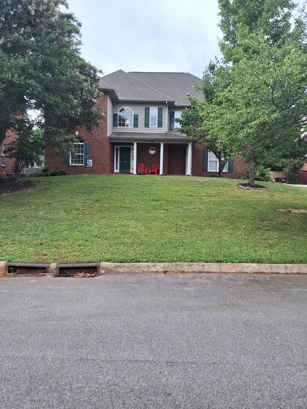 Primary Photo - Knoxville 37931 - 4 Bedroom, 3.5 bath home...