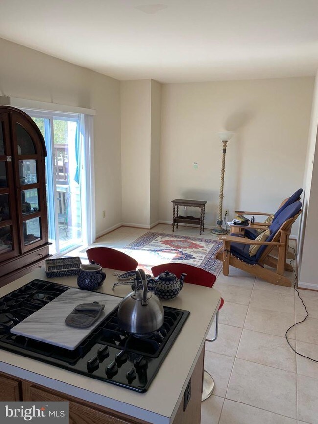 Building Photo - 1200 Dartmouth Rd