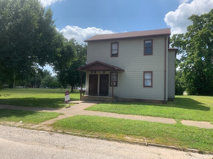 Primary Photo - 1034 N 7th St