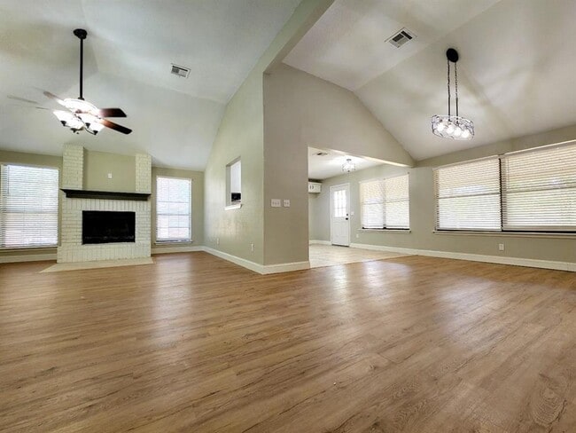Building Photo - 11703 Lorene Ave