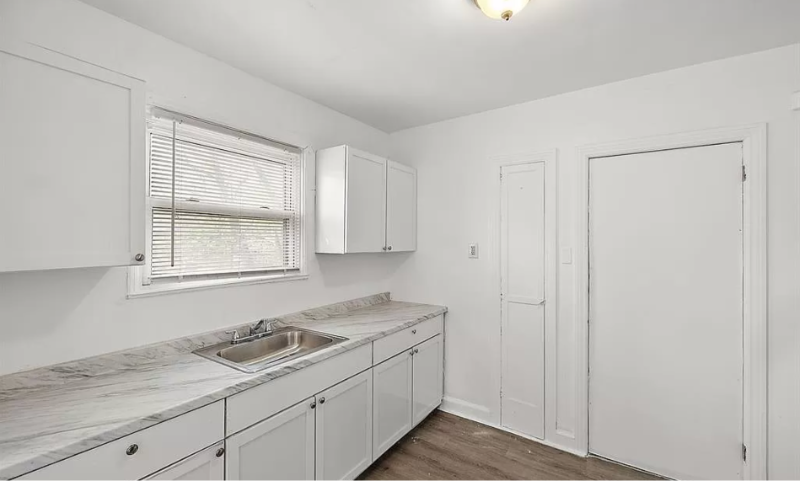 Foto principal - 5900 Lenox St