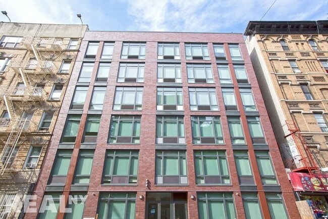 Building Photo - 321 E 3rd St