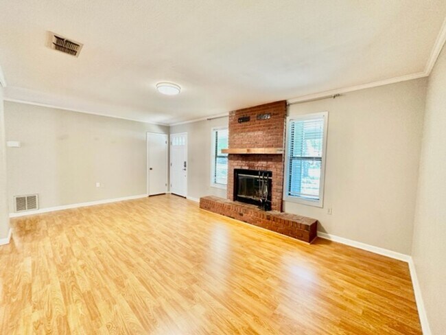 Building Photo - Nice 3 bedroom home for rent in the heart ...