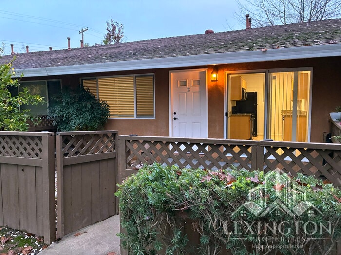 Foto principal - Stunning, 2BD/1BA, Condo in the Villaggio Community off Madison Ave. and Auburn Blvd.!