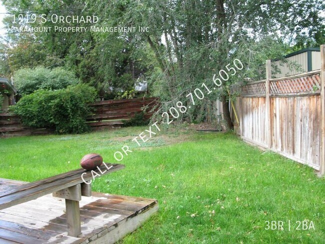 Building Photo - Retro Farm House Style of the 1950 located...