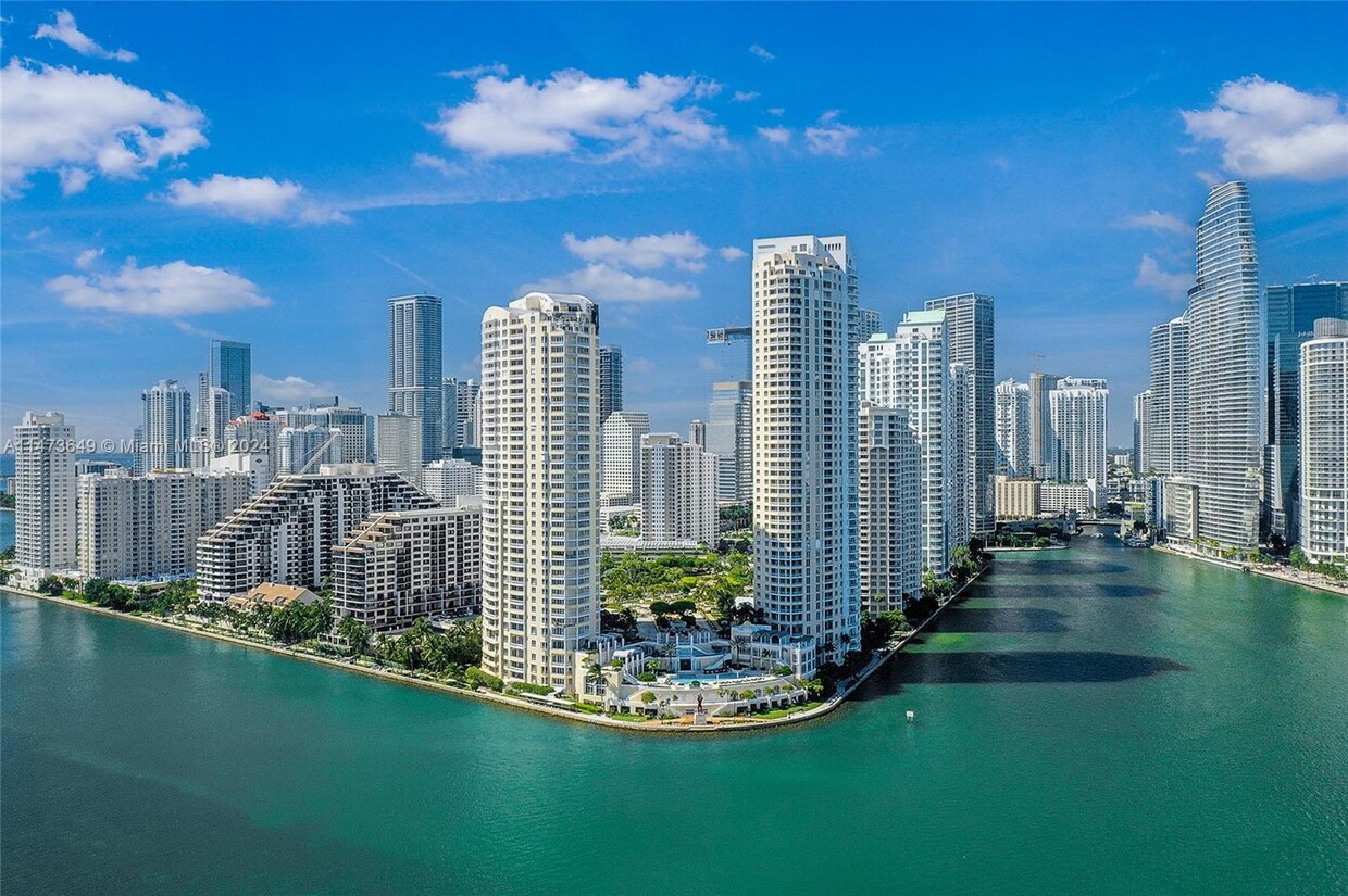 Primary Photo - 848 Brickell Key Dr