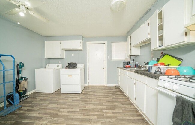 Foto del edificio - 106 S Davis St