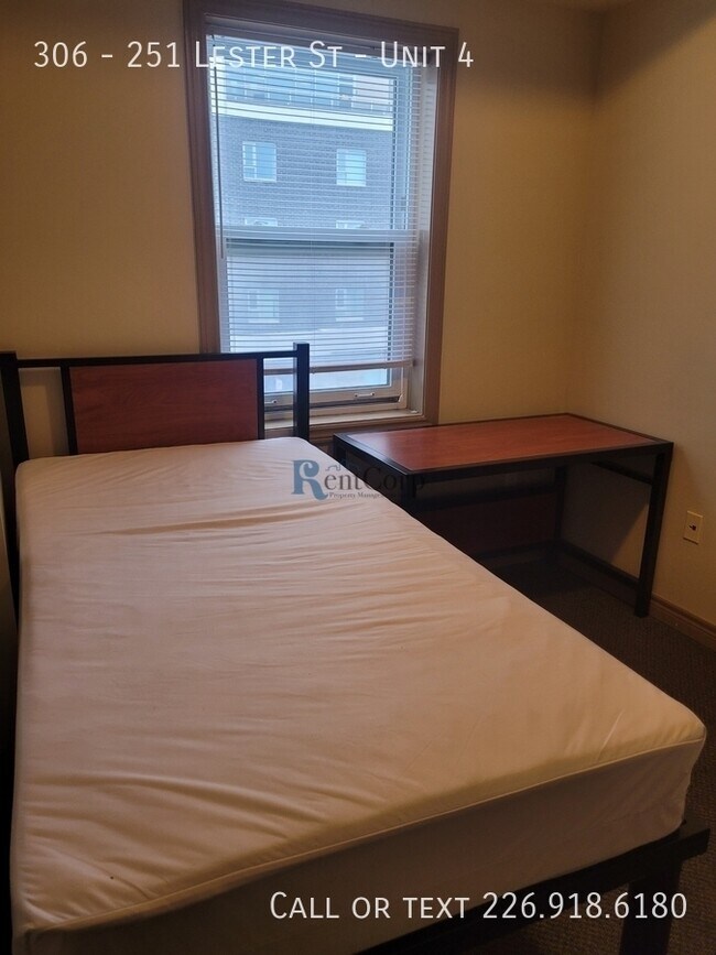 Photo du bâtiment - 251-251 Lester St