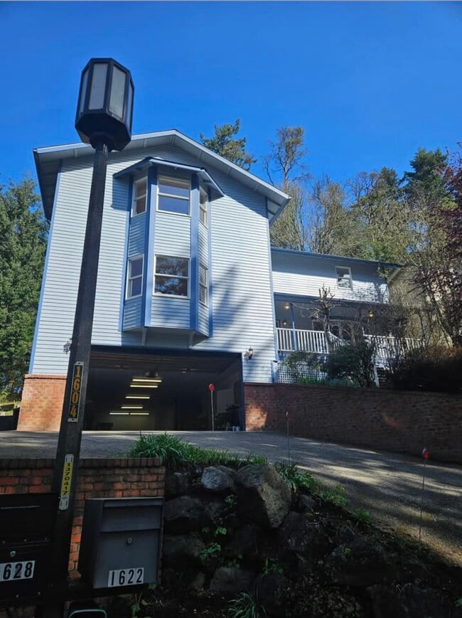 Building Photo - 1622 SW 140th St