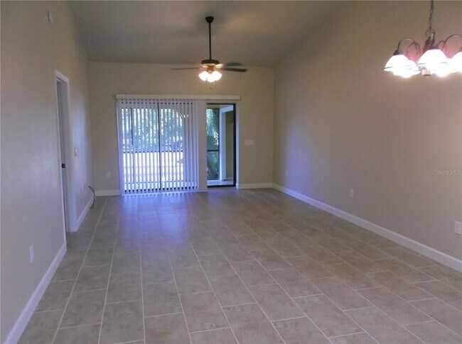 Building Photo - 2811 Riverside Dr