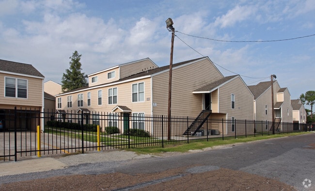 Building Photo - Whitney Manor