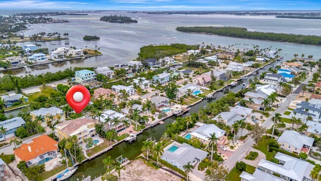 Building Photo - Stunning Annual Rental: Luxury Coastal Liv...