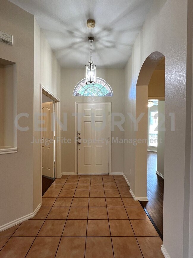 Building Photo - Updated 4/2/2 in Marine Creek Estates For ...