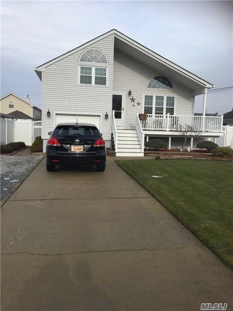 Primary Photo - 11 Manor Dr