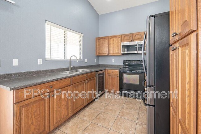 Building Photo - 15500 N 136th Ln