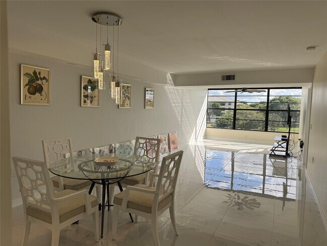 Foto del edificio - 1520 Whitehall Dr