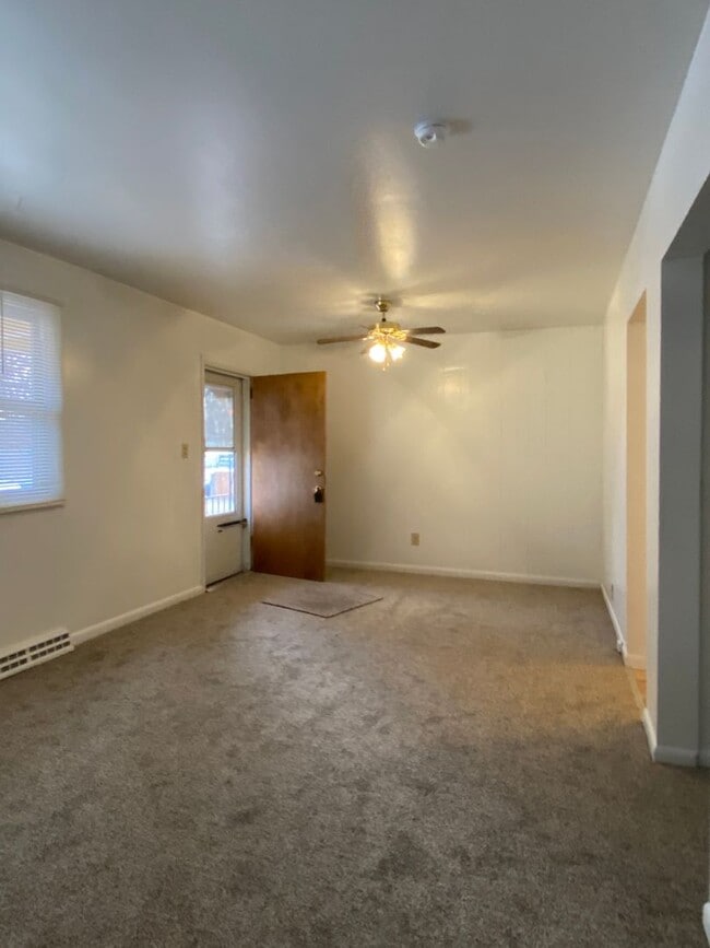 Building Photo - Comping Soon - Well maintained ranch apartment