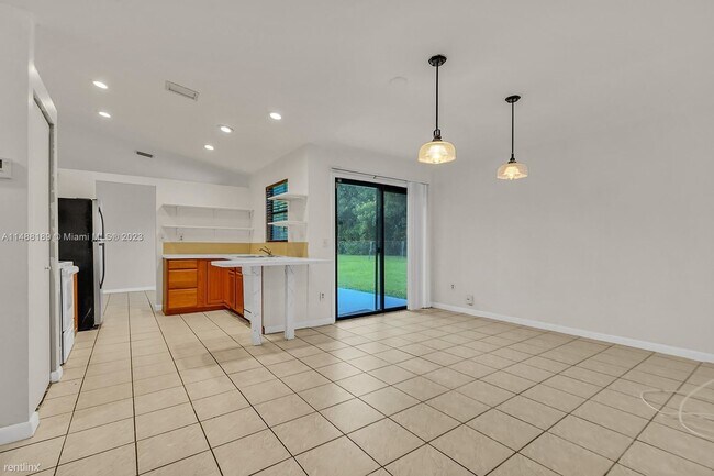 Building Photo - 3 br, 2 bath House - 318 La Mancha Ave